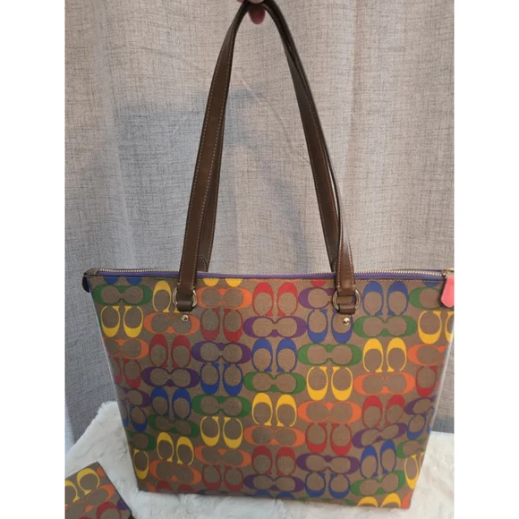 Coach City Tote In Rainbow Signature Canvas. & Matching Sunglasses Case - Picture 10 of 13